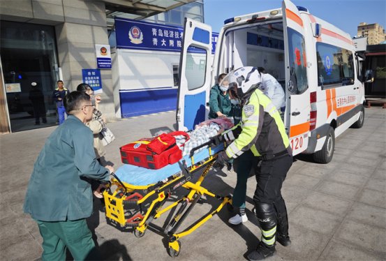 警医联动 急救流程无缝对接,跑出急救“速度”与“温情”