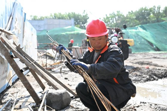 山东即墨:坚守岗位度“五一”