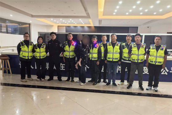 “警”色暖人心,胶州公安假期守护不停歇