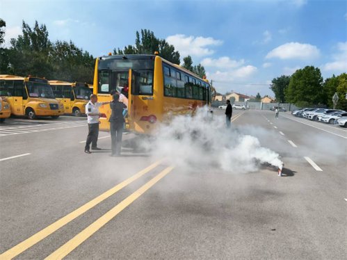 青岛城运胶州温馨校车联合胶州市三里河小学开展消防应急演练 筑牢校园出行“双重安全网”