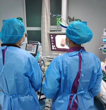 青岛市胶州中心医院:勇担风险,“镜”止出血